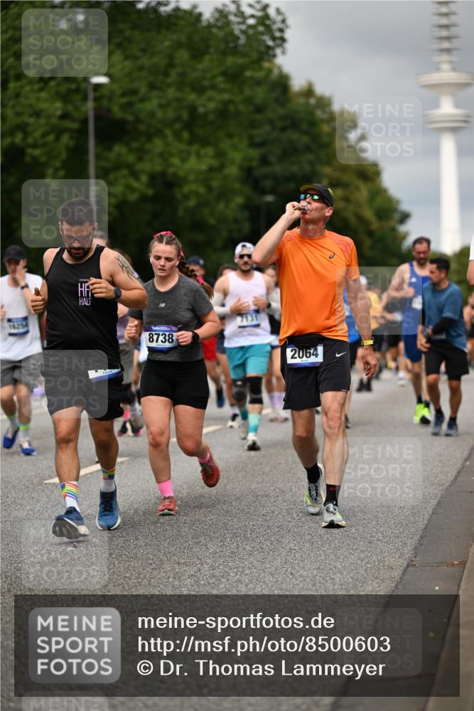 29.06.2025 - hella hamburg halbmarathon Dr. Thomas Lammeyer http://msf.ph/oto/8500603 29.06.2025 10:24:41 Kennedybrücke 1011, 1046, 1069, 1154, 1471, 1474, 1534, 2053, 2064, 2834, 3733, 3842, 4154, 4166, 4288, 4422, 4754, 4869, 5181, 5659, 5831, 5937, 6951, 7101, 7131, 7519, 7739, 7808, 8025, 8462, 8588, 8738, 8940, 9005, 9011, 9873, 10039, 10041, 10414, 10595, 10613, 10647, 10754, 11100 meine-sportfotos.de