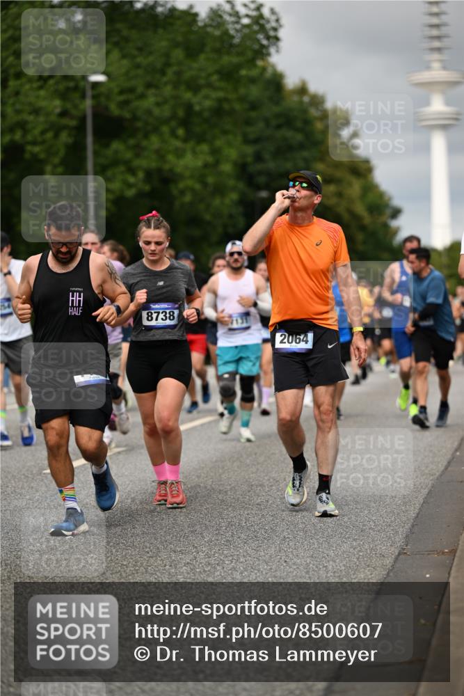 29.06.2025 - hella hamburg halbmarathon Dr. Thomas Lammeyer http://msf.ph/oto/8500607 29.06.2025 10:24:41 Kennedybrücke 1011, 1046, 1069, 1154, 1471, 1474, 1534, 2053, 2064, 2834, 3733, 3842, 4154, 4166, 4288, 4422, 4754, 4869, 5181, 5659, 5831, 5937, 6951, 7101, 7131, 7519, 7739, 7808, 8025, 8462, 8588, 8738, 8940, 9005, 9011, 9873, 10039, 10041, 10414, 10595, 10613, 10647, 10754, 11100 meine-sportfotos.de
