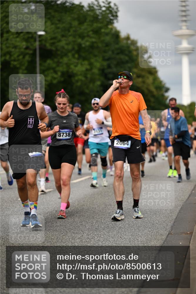 29.06.2025 - hella hamburg halbmarathon Dr. Thomas Lammeyer http://msf.ph/oto/8500613 29.06.2025 10:24:41 Kennedybrücke 1011, 1046, 1069, 1154, 1471, 1474, 1534, 2053, 2064, 2834, 3733, 3842, 4154, 4166, 4288, 4422, 4754, 4869, 5181, 5659, 5831, 5937, 6951, 7101, 7131, 7519, 7739, 7808, 8025, 8462, 8588, 8738, 8940, 9005, 9011, 9873, 10039, 10041, 10414, 10595, 10613, 10647, 10754, 11100 meine-sportfotos.de