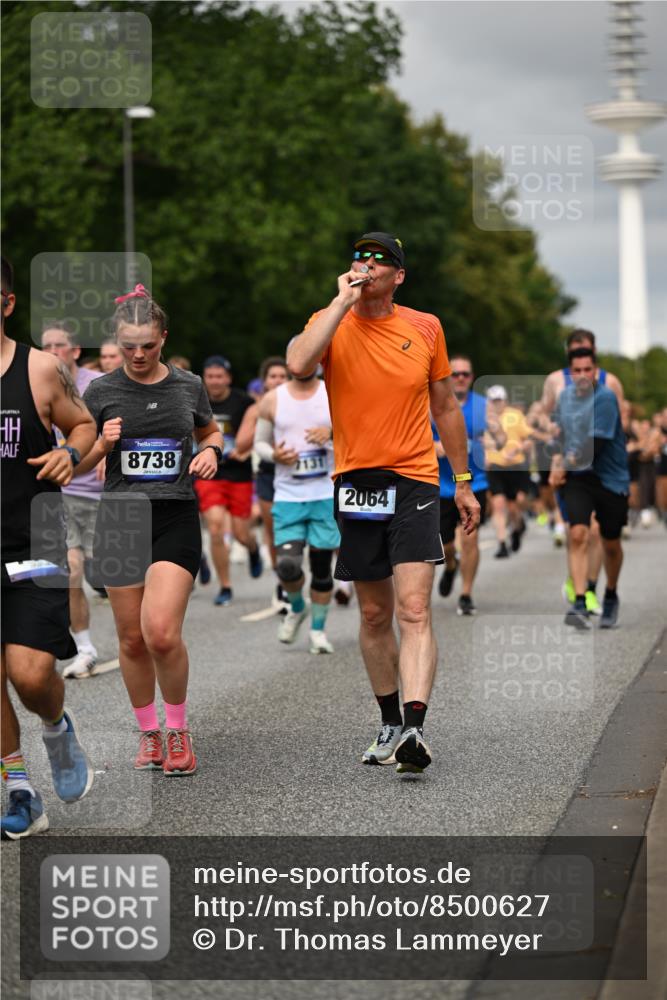 29.06.2025 - hella hamburg halbmarathon Dr. Thomas Lammeyer http://msf.ph/oto/8500627 29.06.2025 10:24:42 Kennedybrücke 1011, 1046, 1069, 1154, 1471, 1474, 1534, 2053, 2064, 2834, 3733, 3842, 4154, 4166, 4288, 4422, 4754, 4869, 5181, 5659, 5831, 5937, 6608, 6844, 6951, 7101, 7131, 7519, 7739, 8025, 8462, 8588, 8738, 8940, 9005, 9011, 9236, 9873, 10039, 10041, 10414, 10595, 10613, 10647, 10754, 11100 meine-sportfotos.de