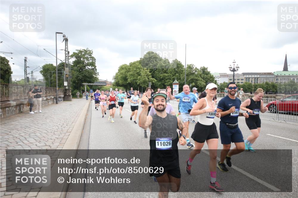 29.06.2025 - hella hamburg halbmarathon Jannik Wohlers http://msf.ph/oto/8500629 29.06.2025 10:57:23 Lombardsbrücke 1123, 1242, 1248, 1265, 2015, 2451, 2567, 2900, 3191, 3644, 3954, 4059, 4521, 4830, 5632, 5736, 6916, 7172, 7193, 7556, 7720, 8159, 8474, 8708, 8773, 9059, 9233, 9318, 9394, 9496, 9607, 9613, 9840, 10070, 10352, 10380, 10461, 10513, 10551, 10578, 10629, 10630, 10912, 11013, 11026, 11193, 11266, 11267, 11377, 11947, 12172, 13131, 13176, 13340, 13882, 14256, 14290, 15800, 15956, 16082 meine-sportfotos.de