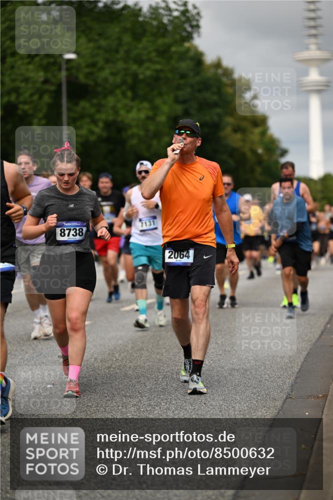 29.06.2025 - hella hamburg halbmarathon Dr. Thomas Lammeyer http://msf.ph/oto/8500632 29.06.2025 10:24:42 Kennedybrücke 1011, 1046, 1069, 1154, 1471, 1474, 1534, 2053, 2064, 2834, 3733, 3842, 4154, 4166, 4288, 4422, 4754, 4869, 5181, 5659, 5831, 5937, 6608, 6844, 6951, 7101, 7131, 7519, 7739, 8025, 8462, 8588, 8738, 8940, 9005, 9011, 9236, 9873, 10039, 10041, 10414, 10595, 10613, 10647, 10754, 11100 meine-sportfotos.de