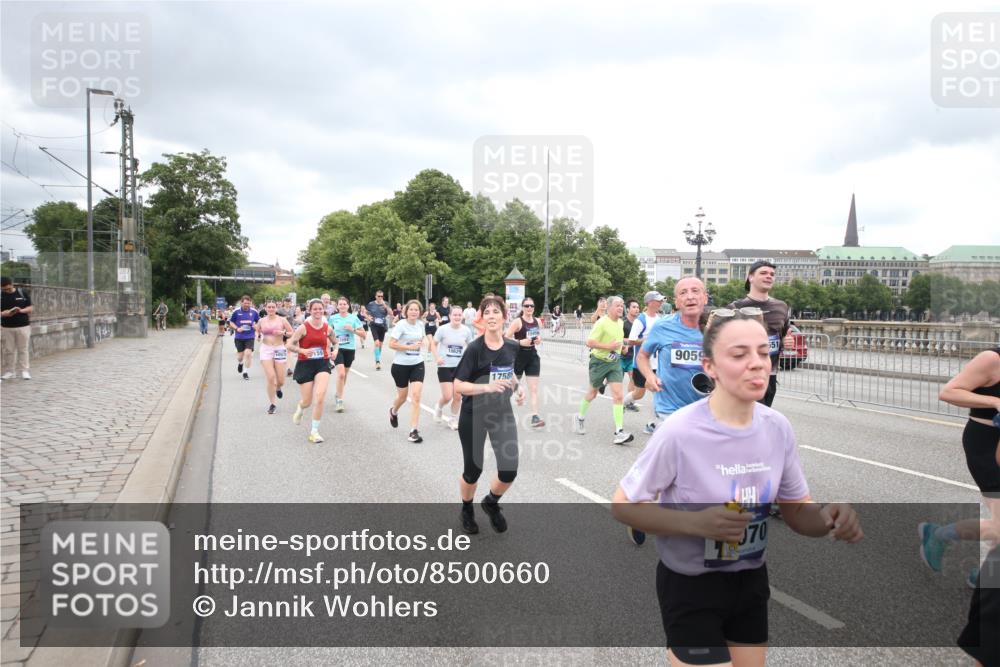 29.06.2025 - hella hamburg halbmarathon Jannik Wohlers http://msf.ph/oto/8500660 29.06.2025 10:57:24 Lombardsbrücke 1123, 1242, 1248, 1265, 2015, 2451, 2567, 2900, 3191, 3644, 3954, 4059, 4521, 4830, 5632, 5736, 6916, 7172, 7193, 7556, 8159, 8474, 8708, 8713, 8773, 9059, 9233, 9318, 9394, 9496, 9607, 9613, 9840, 10070, 10352, 10380, 10461, 10513, 10551, 10578, 10629, 10630, 10912, 11013, 11026, 11193, 11266, 11267, 11377, 12172, 13131, 13176, 13340, 13352, 13882, 14256, 14290, 14453, 15552, 15800, 15956, 16082 meine-sportfotos.de