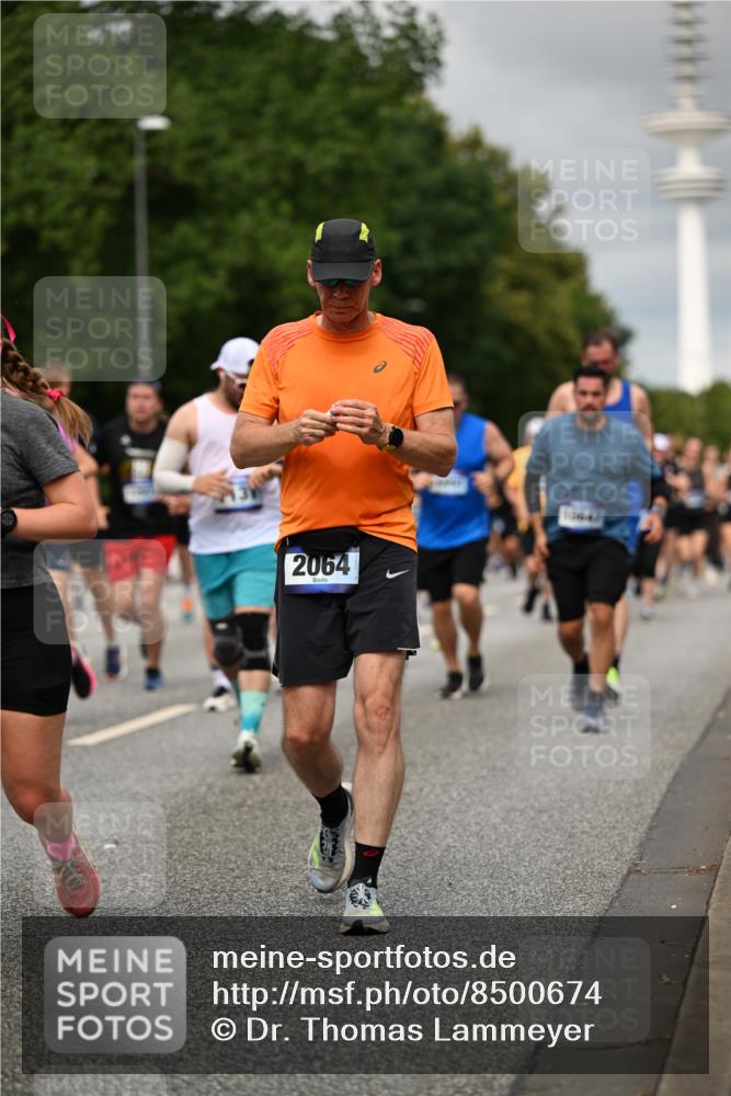29.06.2025 - hella hamburg halbmarathon Dr. Thomas Lammeyer http://msf.ph/oto/8500674 29.06.2025 10:24:43 Kennedybrücke 1011, 1046, 1069, 1154, 1471, 1474, 1534, 2053, 2064, 2834, 3733, 3842, 4154, 4166, 4288, 4422, 4754, 4869, 5181, 5831, 5937, 6608, 6844, 6951, 7101, 7131, 7739, 8025, 8462, 8588, 8738, 8940, 9005, 9011, 9236, 9873, 10039, 10041, 10595, 10613, 10647, 10754, 11100 meine-sportfotos.de