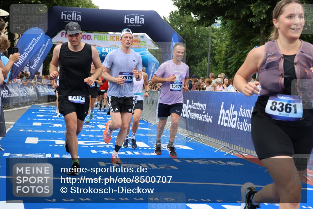 29.06.2025 - hella hamburg halbmarathon Strokosch-Dieckow http://msf.ph/oto/8500707 29.06.2025 10:53:14 Ziel 1683, 2074, 2111, 2354, 4065, 7312, 7383, 8273, 8361, 9142, 11844, 12490, 12875, 15179, 15681, 15838, 16929, 16986, 18134, 18901 meine-sportfotos.de