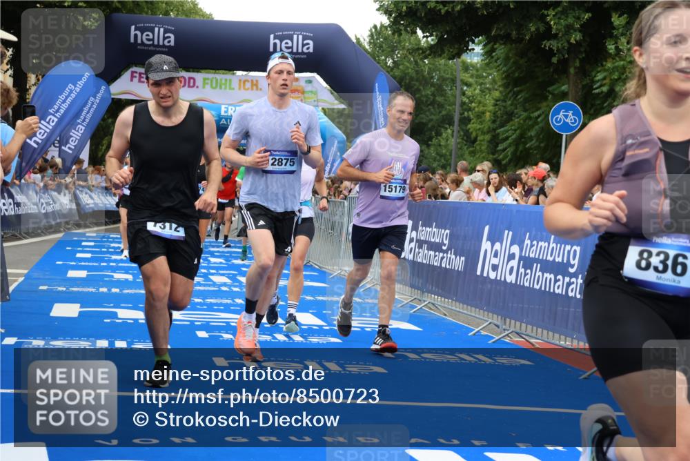 29.06.2025 - hella hamburg halbmarathon Strokosch-Dieckow http://msf.ph/oto/8500723 29.06.2025 10:53:14 Ziel 1683, 2074, 2111, 2354, 4065, 7312, 7383, 8273, 8361, 9142, 11844, 12490, 12875, 15179, 15681, 15838, 16929, 16986, 18134, 18901 meine-sportfotos.de
