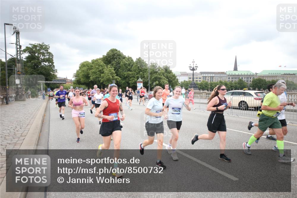 29.06.2025 - hella hamburg halbmarathon Jannik Wohlers http://msf.ph/oto/8500732 29.06.2025 10:57:25 Lombardsbrücke 1123, 1242, 1248, 1265, 2015, 2451, 2567, 2900, 3191, 3644, 3954, 4059, 4521, 4830, 5632, 6337, 6916, 7172, 7193, 7556, 8159, 8474, 8708, 8713, 8773, 9059, 9233, 9318, 9394, 9398, 9436, 9607, 9613, 9840, 10070, 10352, 10380, 10461, 10513, 10551, 10578, 10629, 10630, 10912, 11013, 11026, 11193, 11266, 11267, 11377, 13176, 13352, 13882, 14256, 14290, 14453, 14507, 15552, 15800, 15956, 16082 meine-sportfotos.de