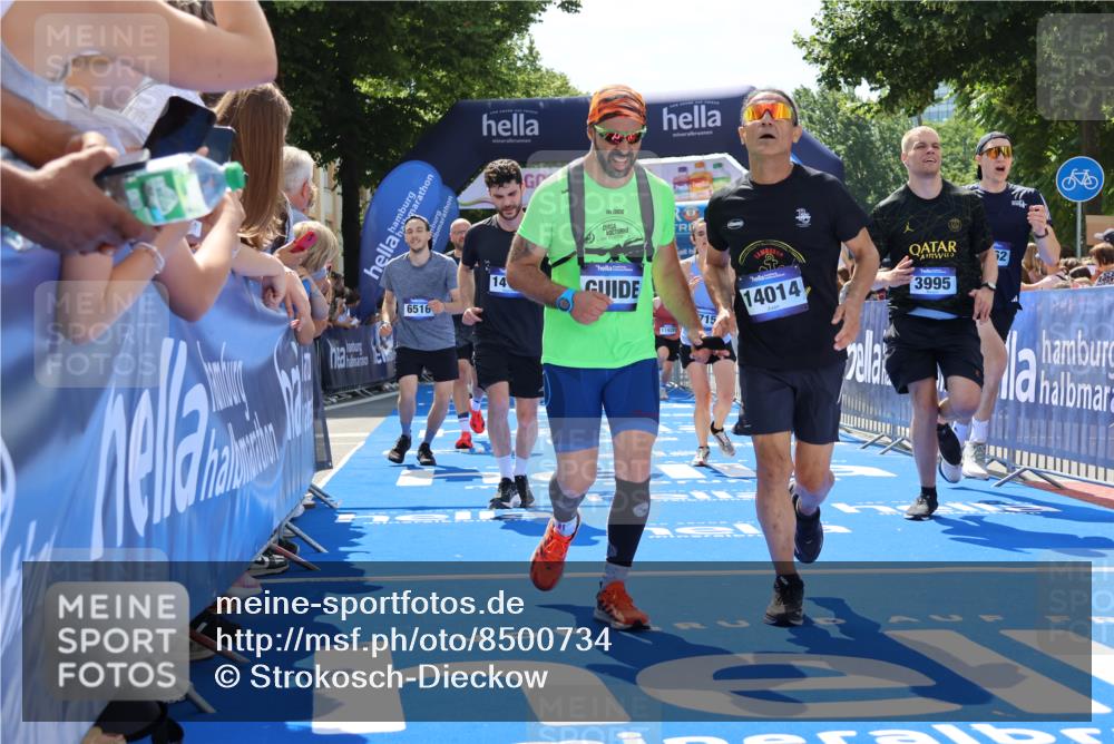 29.06.2025 - hella hamburg halbmarathon Strokosch-Dieckow http://msf.ph/oto/8500734 29.06.2025 11:34:41 Ziel 1557, 2280, 2477, 3958, 3995, 4347, 4372, 4555, 5497, 6515, 8715, 10606, 11921, 11928, 12826, 12827, 14014, 14112, 16345, 16762, 17369, 17675, 18929 meine-sportfotos.de