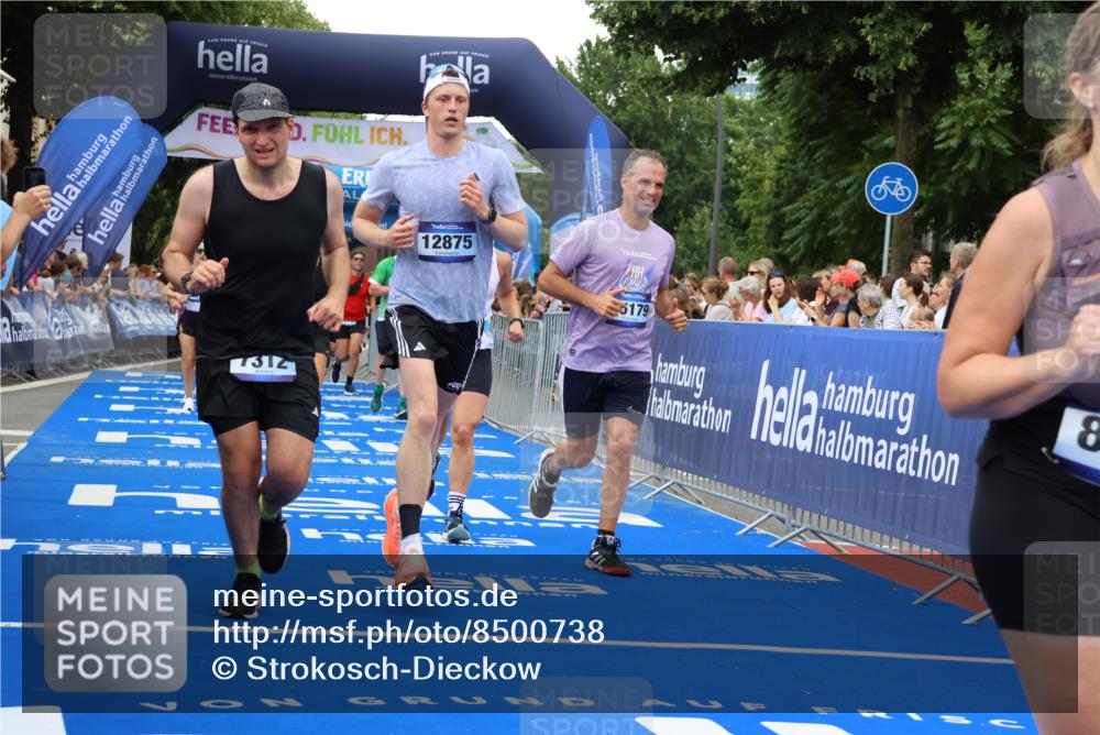 29.06.2025 - hella hamburg halbmarathon Strokosch-Dieckow http://msf.ph/oto/8500738 29.06.2025 10:53:14 Ziel 1683, 2074, 2111, 2354, 4065, 7312, 7383, 8273, 8361, 9142, 11844, 12490, 12875, 15179, 15681, 15838, 16929, 16986, 18134, 18901 meine-sportfotos.de