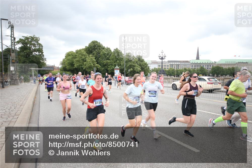 29.06.2025 - hella hamburg halbmarathon Jannik Wohlers http://msf.ph/oto/8500741 29.06.2025 10:57:25 Lombardsbrücke 1123, 1242, 1248, 1265, 2015, 2451, 2567, 2900, 3191, 3644, 3954, 4059, 4521, 4830, 5632, 6337, 6916, 7172, 7193, 7556, 8159, 8474, 8708, 8713, 8773, 9059, 9233, 9318, 9394, 9398, 9436, 9607, 9613, 9840, 10070, 10352, 10380, 10461, 10513, 10551, 10578, 10629, 10630, 10912, 11013, 11026, 11193, 11266, 11267, 11377, 13176, 13352, 13882, 14256, 14290, 14453, 14507, 15552, 15800, 15956, 16082 meine-sportfotos.de