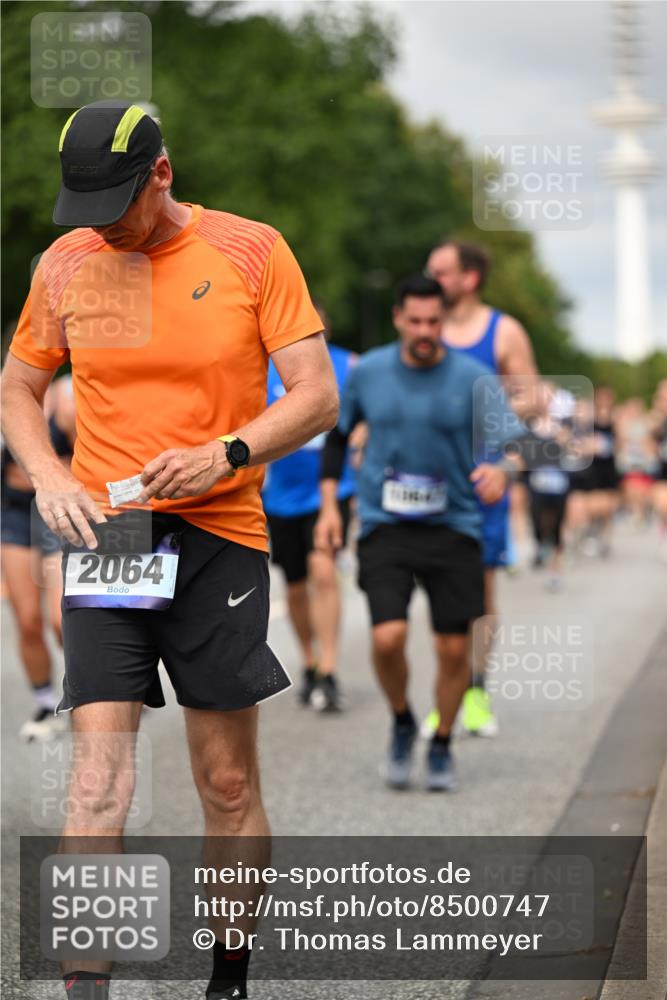 29.06.2025 - hella hamburg halbmarathon Dr. Thomas Lammeyer http://msf.ph/oto/8500747 29.06.2025 10:24:45 Kennedybrücke 1011, 1046, 1069, 1154, 1471, 1474, 1534, 2053, 2064, 2834, 3733, 3842, 4154, 4166, 4288, 4422, 4754, 4869, 5181, 5811, 5812, 5831, 5937, 6608, 6844, 6951, 7101, 7131, 8025, 8588, 8738, 8940, 9005, 9011, 9236, 9873, 10039, 10041, 10595, 10613, 10647, 10754, 11100 meine-sportfotos.de