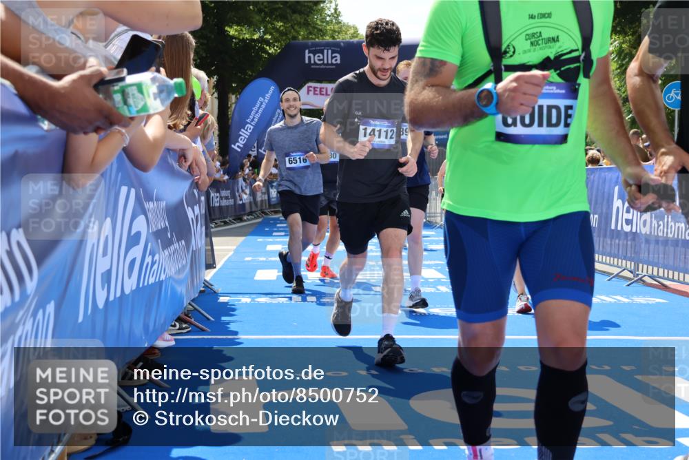 29.06.2025 - hella hamburg halbmarathon Strokosch-Dieckow http://msf.ph/oto/8500752 29.06.2025 11:34:42 Ziel 1557, 2280, 2477, 3958, 3995, 4347, 4372, 4555, 5497, 6515, 8715, 10606, 11921, 11928, 12826, 12827, 14014, 14112, 16345, 16762, 17369, 17675, 18929 meine-sportfotos.de
