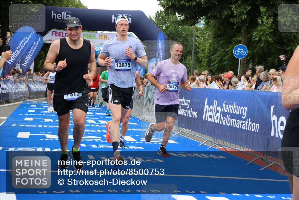29.06.2025 - hella hamburg halbmarathon Strokosch-Dieckow http://msf.ph/oto/8500753 29.06.2025 10:53:14 Ziel 1683, 2074, 2111, 2354, 4065, 7312, 7383, 8273, 8361, 9142, 11844, 12490, 12875, 15179, 15681, 15838, 16929, 16986, 18134, 18901 meine-sportfotos.de