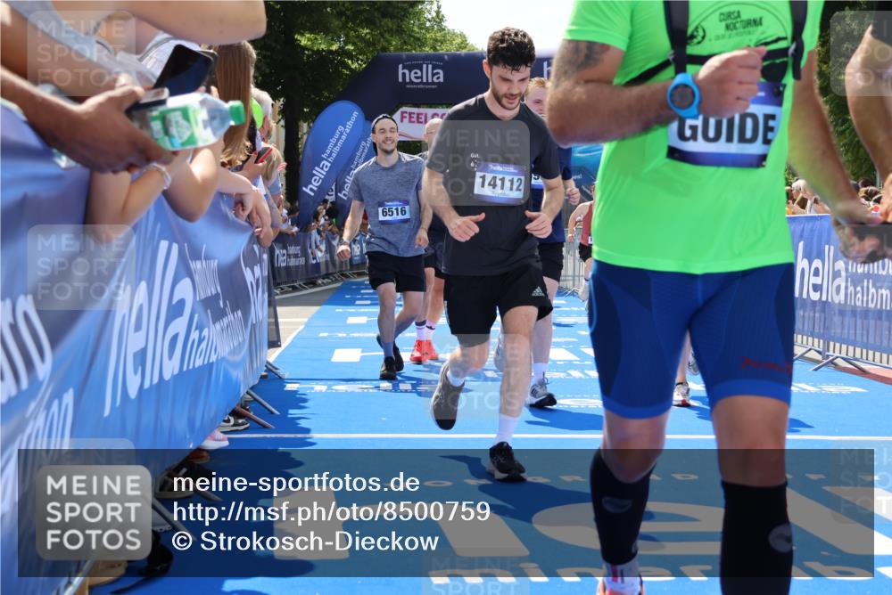 29.06.2025 - hella hamburg halbmarathon Strokosch-Dieckow http://msf.ph/oto/8500759 29.06.2025 11:34:43 Ziel 1497, 1557, 2280, 2477, 2827, 3958, 3995, 4372, 4555, 5497, 6515, 8715, 10606, 11921, 11928, 12826, 12827, 14014, 14112, 16345, 16762, 17369, 17675 meine-sportfotos.de