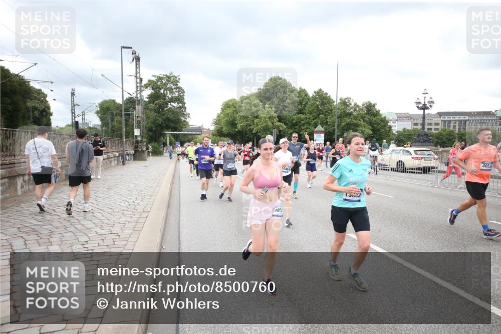 29.06.2025 - hella hamburg halbmarathon Jannik Wohlers http://msf.ph/oto/8500760 29.06.2025 10:57:26 Lombardsbrücke 1123, 1242, 1248, 1265, 2015, 2451, 2567, 2900, 3191, 3644, 3954, 4059, 4521, 4830, 5632, 6316, 6337, 6916, 7172, 7193, 7556, 8159, 8474, 8713, 8773, 9059, 9233, 9318, 9394, 9398, 9436, 9607, 9613, 9840, 10070, 10352, 10380, 10461, 10513, 10551, 10560, 10578, 10629, 10630, 10912, 11013, 11026, 11193, 11263, 11266, 11267, 11353, 11377, 13176, 13352, 13364, 13804, 13882, 14290, 14453, 14507, 15510, 15552, 15800, 15956, 16082 meine-sportfotos.de