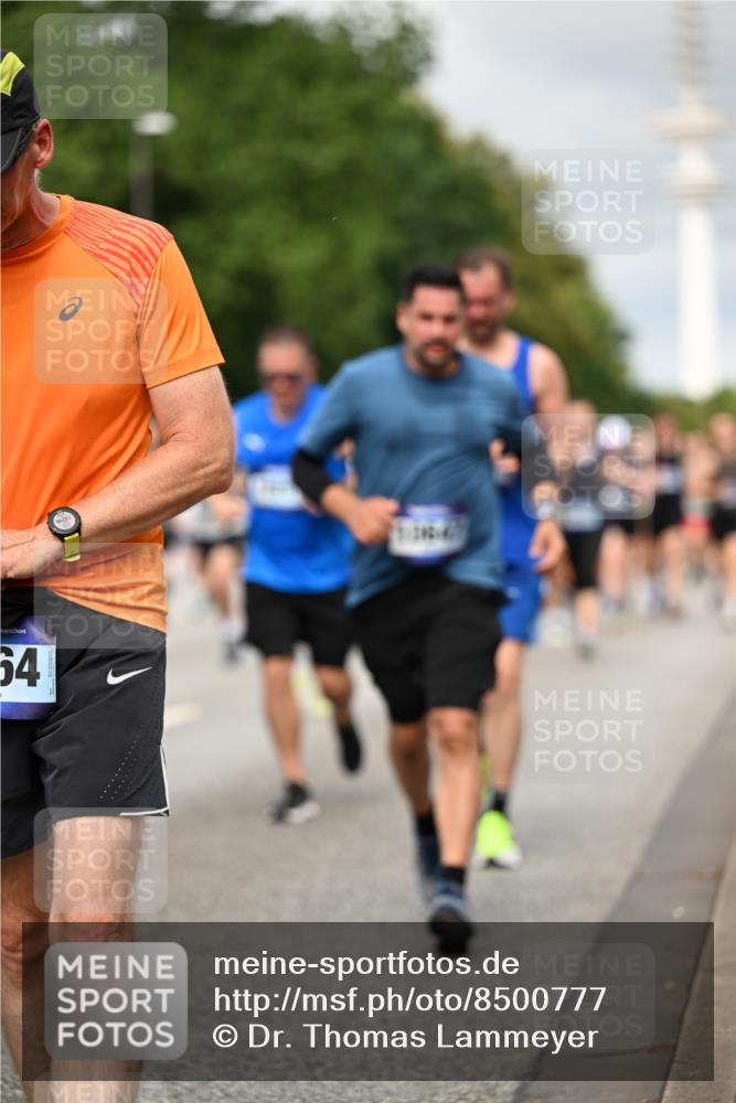 29.06.2025 - hella hamburg halbmarathon Dr. Thomas Lammeyer http://msf.ph/oto/8500777 29.06.2025 10:24:46 Kennedybrücke 1011, 1046, 1069, 1154, 1471, 1474, 1534, 2053, 2064, 2101, 2834, 3733, 3842, 4154, 4166, 4288, 4422, 4754, 4869, 5181, 5811, 5812, 5831, 5937, 6608, 6844, 6951, 7101, 7131, 8025, 8113, 8588, 8738, 8940, 9005, 9011, 9236, 9873, 9981, 10039, 10041, 10595, 10613, 10647, 10754, 11100 meine-sportfotos.de