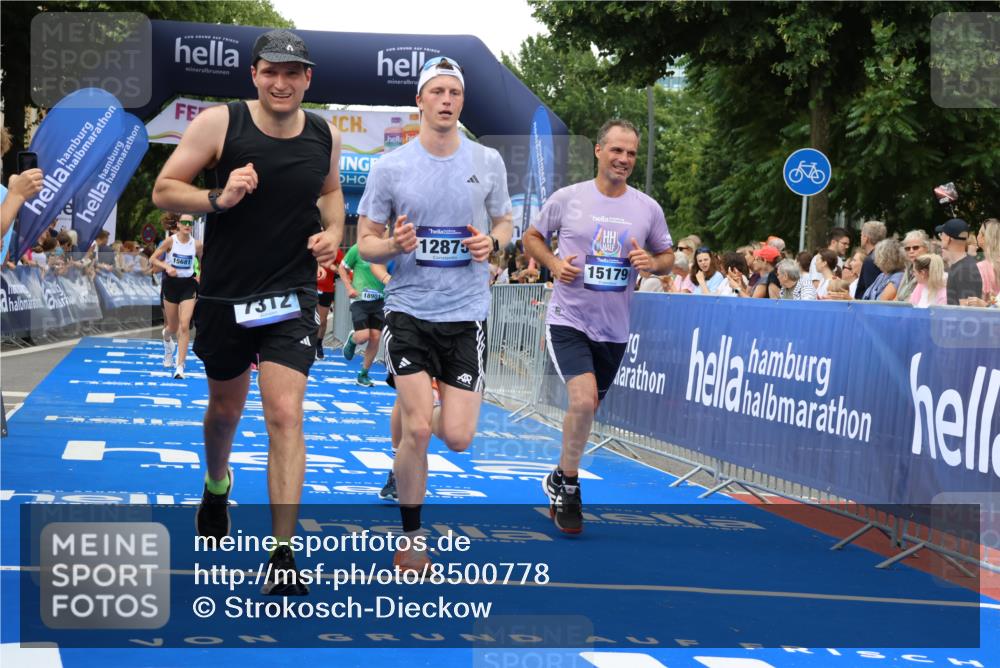 29.06.2025 - hella hamburg halbmarathon Strokosch-Dieckow http://msf.ph/oto/8500778 29.06.2025 10:53:15 Ziel 1683, 1727, 2074, 2111, 2354, 4065, 7312, 7383, 8273, 8361, 8651, 9142, 11844, 12490, 12875, 15179, 15681, 15838, 16929, 16986, 18134, 18901 meine-sportfotos.de