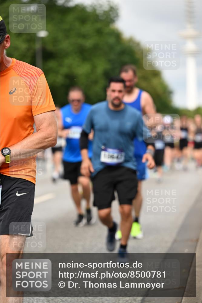 29.06.2025 - hella hamburg halbmarathon Dr. Thomas Lammeyer http://msf.ph/oto/8500781 29.06.2025 10:24:46 Kennedybrücke 1011, 1046, 1069, 1154, 1471, 1474, 1534, 2053, 2064, 2101, 2834, 3733, 3842, 4154, 4166, 4288, 4422, 4754, 4869, 5181, 5811, 5812, 5831, 5937, 6608, 6844, 6951, 7101, 7131, 8025, 8113, 8588, 8738, 8940, 9005, 9011, 9236, 9873, 9981, 10039, 10041, 10595, 10613, 10647, 10754, 11100 meine-sportfotos.de