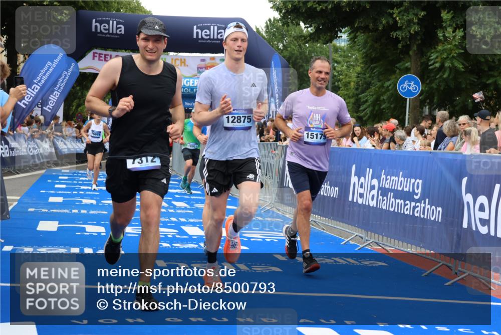29.06.2025 - hella hamburg halbmarathon Strokosch-Dieckow http://msf.ph/oto/8500793 29.06.2025 10:53:15 Ziel 1683, 1727, 2074, 2111, 2354, 4065, 7312, 7383, 8273, 8361, 8651, 9142, 11844, 12490, 12875, 15179, 15681, 15838, 16929, 16986, 18134, 18901 meine-sportfotos.de