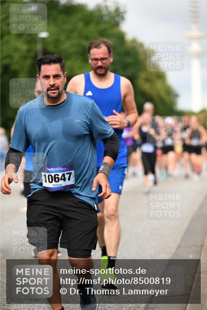 29.06.2025 - hella hamburg halbmarathon Dr. Thomas Lammeyer http://msf.ph/oto/8500819 29.06.2025 10:24:47 Kennedybrücke 1011, 1046, 1069, 1154, 1471, 1474, 1534, 2053, 2064, 2101, 2834, 3733, 3842, 4154, 4166, 4288, 4422, 4754, 4869, 5181, 5811, 5812, 5831, 5937, 6608, 6844, 6951, 7101, 7131, 8025, 8113, 8146, 8588, 8738, 8940, 9005, 9011, 9236, 9873, 9981, 10039, 10041, 10595, 10613, 10647, 10754, 11100 meine-sportfotos.de