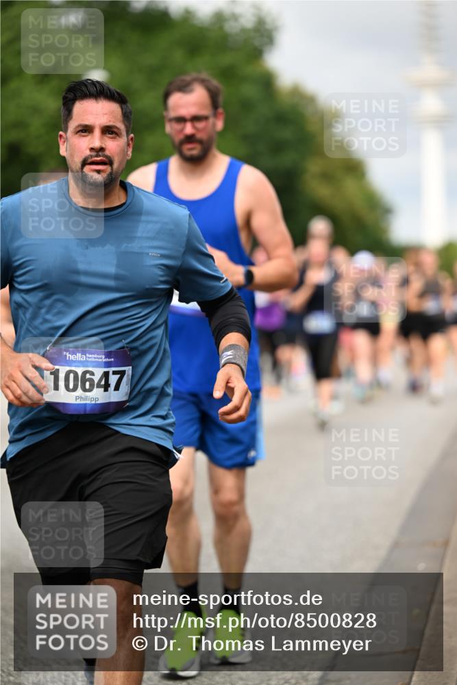 29.06.2025 - hella hamburg halbmarathon Dr. Thomas Lammeyer http://msf.ph/oto/8500828 29.06.2025 10:24:47 Kennedybrücke 1011, 1046, 1069, 1154, 1471, 1474, 1534, 2053, 2064, 2101, 2834, 3733, 3842, 4154, 4166, 4288, 4422, 4754, 4869, 5181, 5811, 5812, 5831, 5937, 6608, 6844, 6951, 7101, 7131, 8025, 8113, 8146, 8588, 8738, 8940, 9005, 9011, 9236, 9873, 9981, 10039, 10041, 10595, 10613, 10647, 10754, 11100 meine-sportfotos.de