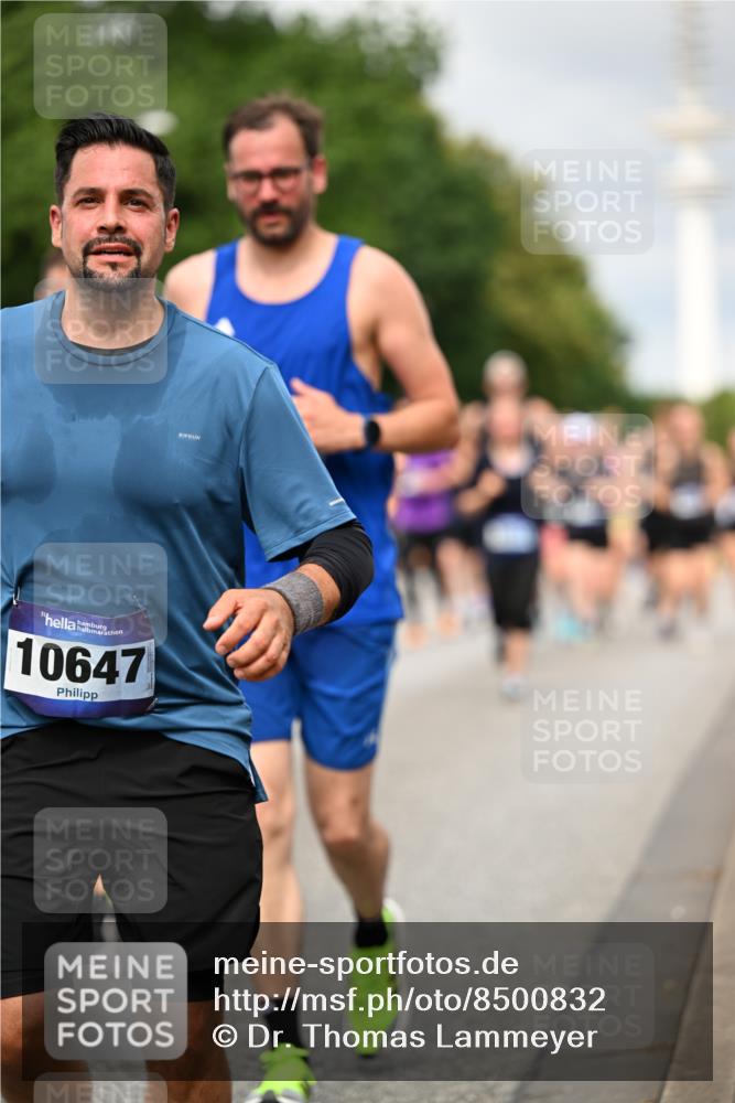 29.06.2025 - hella hamburg halbmarathon Dr. Thomas Lammeyer http://msf.ph/oto/8500832 29.06.2025 10:24:48 Kennedybrücke 1011, 1046, 1069, 1154, 1471, 1474, 1534, 2053, 2064, 2101, 2834, 3733, 3842, 4154, 4166, 4288, 4422, 4754, 4869, 5181, 5811, 5812, 5831, 5937, 6608, 6844, 6951, 7101, 7131, 8025, 8113, 8146, 8588, 8738, 8940, 9005, 9011, 9236, 9873, 9981, 10039, 10041, 10595, 10613, 10647, 10754, 11100 meine-sportfotos.de