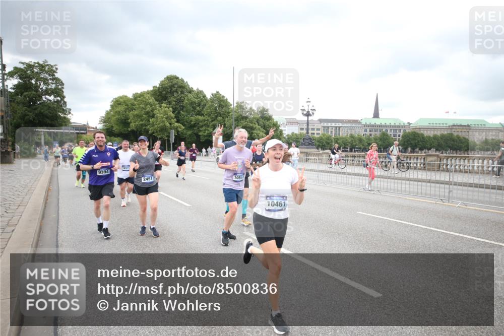 29.06.2025 - hella hamburg halbmarathon Jannik Wohlers http://msf.ph/oto/8500836 29.06.2025 10:57:28 Lombardsbrücke 1123, 1242, 1248, 1388, 2015, 2451, 2567, 2900, 3191, 3644, 3936, 3954, 4059, 4429, 4521, 4830, 6316, 6337, 6916, 7172, 7193, 7556, 8159, 8474, 8713, 8773, 9059, 9394, 9398, 9436, 9607, 9613, 9840, 10070, 10352, 10380, 10461, 10513, 10551, 10560, 10578, 10629, 10630, 10737, 10912, 11013, 11026, 11193, 11263, 11266, 11267, 11353, 11377, 11392, 11732, 13176, 13352, 13358, 13364, 13553, 13804, 13882, 14290, 14453, 14507, 14685, 15510, 15552, 15800, 15956, 16082 meine-sportfotos.de