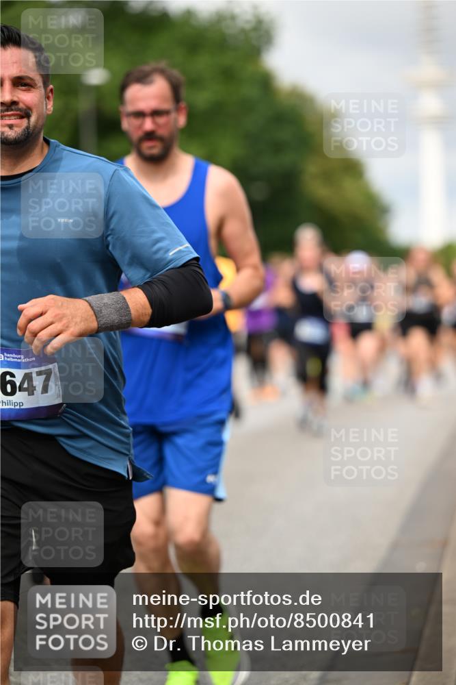 29.06.2025 - hella hamburg halbmarathon Dr. Thomas Lammeyer http://msf.ph/oto/8500841 29.06.2025 10:24:48 Kennedybrücke 1011, 1046, 1069, 1154, 1471, 1474, 1534, 2053, 2064, 2101, 2834, 3733, 3842, 4154, 4166, 4288, 4422, 4754, 4869, 5181, 5811, 5812, 5831, 5937, 6608, 6844, 6951, 7101, 7131, 8025, 8113, 8146, 8588, 8738, 8940, 9005, 9011, 9236, 9873, 9981, 10039, 10041, 10595, 10613, 10647, 10754, 11100 meine-sportfotos.de