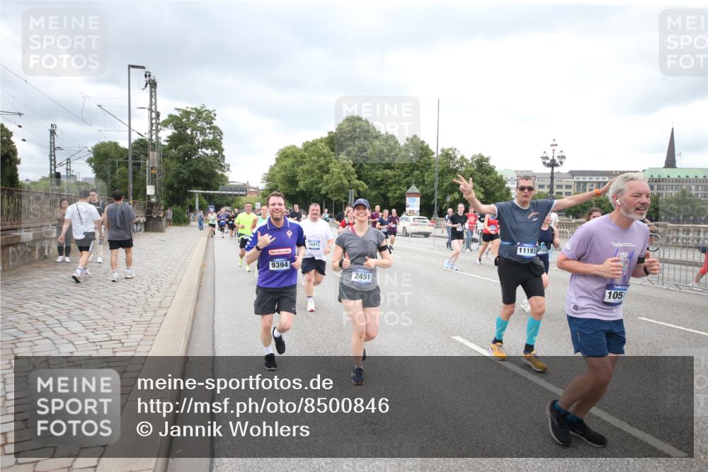 29.06.2025 - hella hamburg halbmarathon Jannik Wohlers http://msf.ph/oto/8500846 29.06.2025 10:57:28 Lombardsbrücke 1123, 1242, 1248, 1388, 2015, 2451, 2567, 2900, 3191, 3644, 3936, 3954, 4059, 4429, 4521, 4830, 6316, 6337, 6916, 7172, 7193, 7556, 8159, 8474, 8713, 8773, 9059, 9394, 9398, 9436, 9607, 9613, 9840, 10070, 10352, 10380, 10461, 10513, 10551, 10560, 10578, 10629, 10630, 10737, 10912, 11013, 11026, 11193, 11263, 11266, 11267, 11353, 11377, 11392, 11732, 13176, 13352, 13358, 13364, 13553, 13804, 13882, 14290, 14453, 14507, 14685, 15510, 15552, 15800, 15956, 16082 meine-sportfotos.de