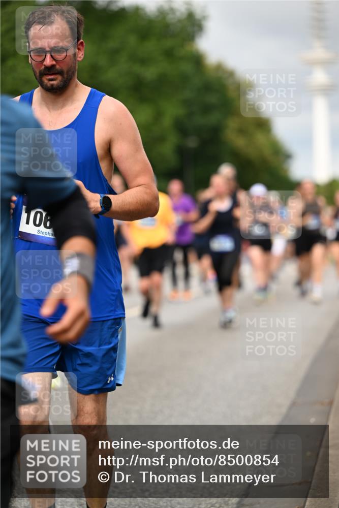 29.06.2025 - hella hamburg halbmarathon Dr. Thomas Lammeyer http://msf.ph/oto/8500854 29.06.2025 10:24:48 Kennedybrücke 1011, 1046, 1069, 1154, 1471, 1474, 1534, 2053, 2064, 2101, 2834, 3733, 3842, 4154, 4166, 4288, 4422, 4754, 4869, 5181, 5811, 5812, 5831, 5937, 6608, 6844, 6951, 7101, 7131, 8025, 8113, 8146, 8588, 8738, 8940, 9005, 9011, 9236, 9873, 9981, 10039, 10041, 10595, 10613, 10647, 10754, 11100 meine-sportfotos.de