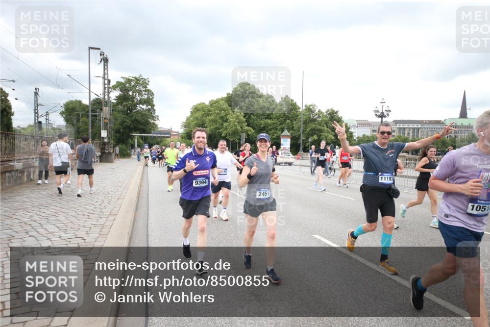 29.06.2025 - hella hamburg halbmarathon Jannik Wohlers http://msf.ph/oto/8500855 29.06.2025 10:57:28 Lombardsbrücke 1123, 1242, 1248, 1388, 2015, 2451, 2567, 2900, 3191, 3644, 3936, 3954, 4059, 4429, 4521, 4830, 6316, 6337, 6916, 7172, 7193, 7556, 8159, 8474, 8713, 8773, 9059, 9394, 9398, 9436, 9607, 9613, 9840, 10070, 10352, 10380, 10461, 10513, 10551, 10560, 10578, 10629, 10630, 10737, 10912, 11013, 11026, 11193, 11263, 11266, 11267, 11353, 11377, 11392, 11732, 13176, 13352, 13358, 13364, 13553, 13804, 13882, 14290, 14453, 14507, 14685, 15510, 15552, 15800, 15956, 16082 meine-sportfotos.de