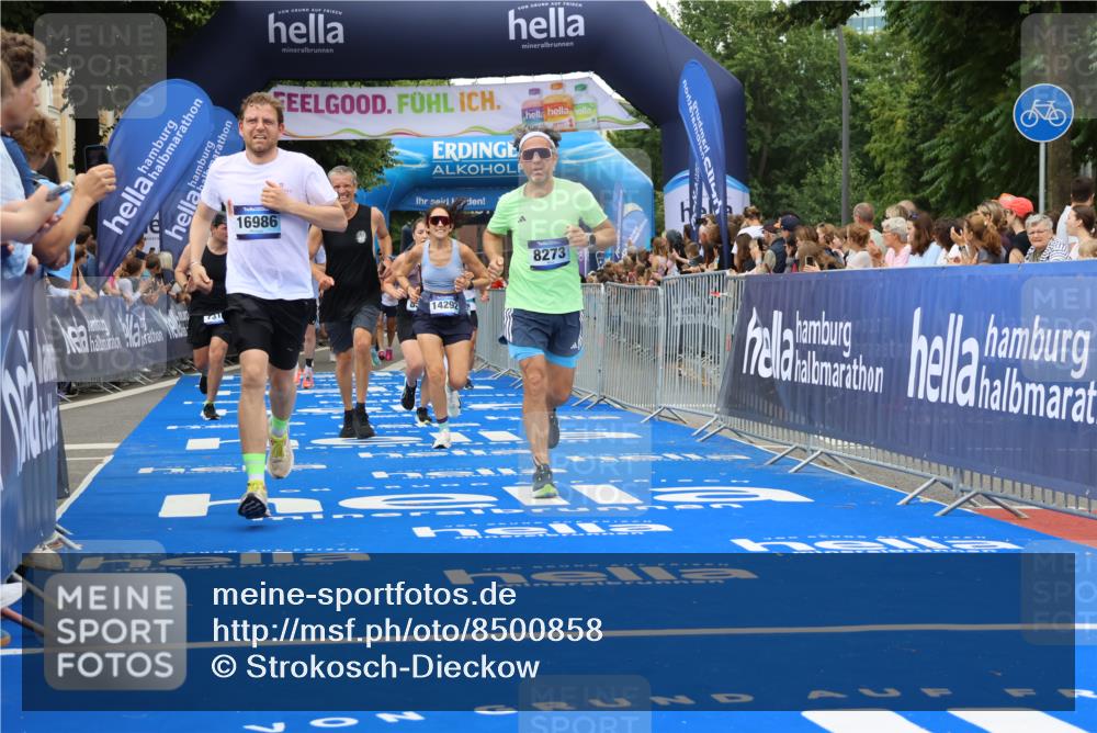 29.06.2025 - hella hamburg halbmarathon Strokosch-Dieckow http://msf.ph/oto/8500858 29.06.2025 10:53:10 Ziel 2074, 2111, 2208, 3059, 3258, 4121, 7312, 7383, 7864, 8273, 8361, 9142, 9537, 12875, 14323, 15179, 16929, 16986, 19208 meine-sportfotos.de