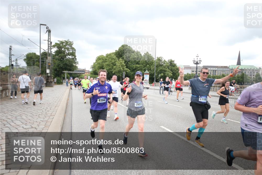 29.06.2025 - hella hamburg halbmarathon Jannik Wohlers http://msf.ph/oto/8500863 29.06.2025 10:57:28 Lombardsbrücke 1123, 1242, 1248, 1388, 2015, 2451, 2567, 2900, 3191, 3644, 3936, 3954, 4059, 4429, 4521, 4830, 6316, 6337, 6916, 7172, 7193, 7556, 8159, 8474, 8713, 8773, 9059, 9394, 9398, 9436, 9607, 9613, 9840, 10070, 10352, 10380, 10461, 10513, 10551, 10560, 10578, 10629, 10630, 10737, 10912, 11013, 11026, 11193, 11263, 11266, 11267, 11353, 11377, 11392, 11732, 13176, 13352, 13358, 13364, 13553, 13804, 13882, 14290, 14453, 14507, 14685, 15510, 15552, 15800, 15956, 16082 meine-sportfotos.de