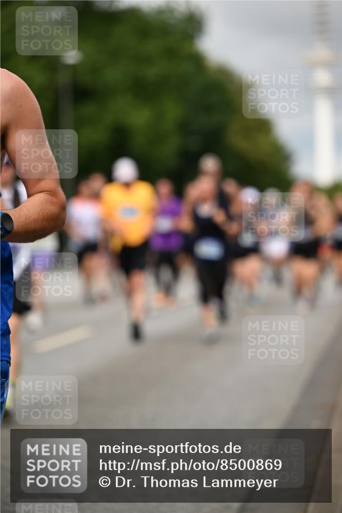 29.06.2025 - hella hamburg halbmarathon Dr. Thomas Lammeyer http://msf.ph/oto/8500869 29.06.2025 10:24:49 Kennedybrücke 1011, 1046, 1069, 1154, 1471, 1474, 1534, 2053, 2064, 2101, 2834, 3733, 3842, 4154, 4166, 4288, 4422, 4754, 4869, 5181, 5811, 5812, 5831, 6608, 6844, 6951, 7101, 7131, 8025, 8113, 8146, 8738, 8940, 9005, 9011, 9236, 9873, 9981, 10039, 10041, 10585, 10595, 10613, 10647, 10754, 11100 meine-sportfotos.de