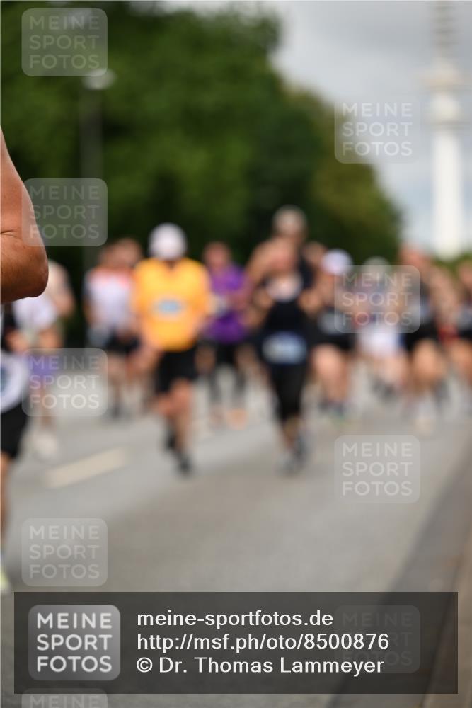 29.06.2025 - hella hamburg halbmarathon Dr. Thomas Lammeyer http://msf.ph/oto/8500876 29.06.2025 10:24:49 Kennedybrücke 1011, 1046, 1069, 1154, 1471, 1474, 1534, 2053, 2064, 2101, 2834, 3733, 3842, 4154, 4166, 4288, 4422, 4754, 4869, 5181, 5811, 5812, 5831, 6608, 6844, 6951, 7101, 7131, 8025, 8113, 8146, 8738, 8940, 9005, 9011, 9236, 9873, 9981, 10039, 10041, 10585, 10595, 10613, 10647, 10754, 11100 meine-sportfotos.de