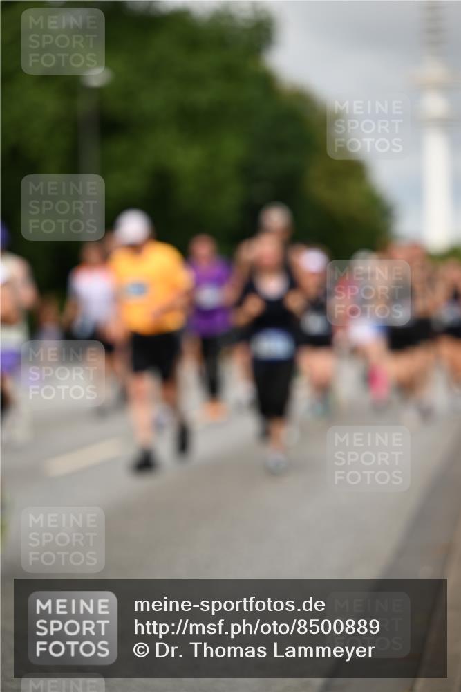 29.06.2025 - hella hamburg halbmarathon Dr. Thomas Lammeyer http://msf.ph/oto/8500889 29.06.2025 10:24:49 Kennedybrücke 1011, 1046, 1069, 1154, 1471, 1474, 1534, 2053, 2064, 2101, 2834, 3733, 3842, 4154, 4166, 4288, 4422, 4754, 4869, 5181, 5811, 5812, 5831, 6608, 6844, 6951, 7101, 7131, 8025, 8113, 8146, 8738, 8940, 9005, 9011, 9236, 9873, 9981, 10039, 10041, 10585, 10595, 10613, 10647, 10754, 11100 meine-sportfotos.de
