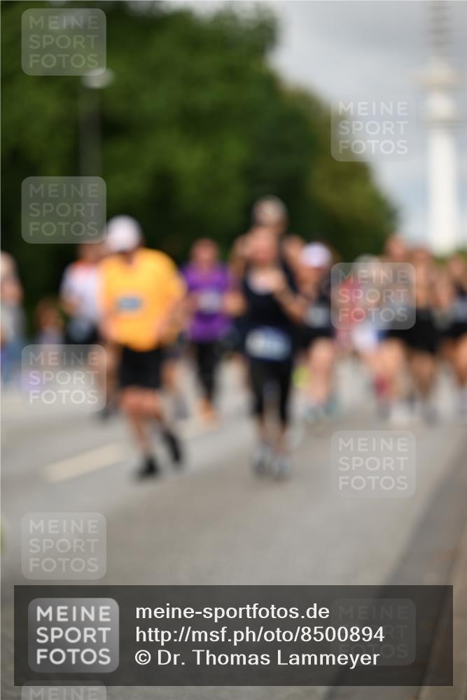 29.06.2025 - hella hamburg halbmarathon Dr. Thomas Lammeyer http://msf.ph/oto/8500894 29.06.2025 10:24:49 Kennedybrücke 1011, 1046, 1069, 1154, 1471, 1474, 1534, 2053, 2064, 2101, 2834, 3733, 3842, 4154, 4166, 4288, 4422, 4754, 4869, 5181, 5811, 5812, 5831, 6608, 6844, 6951, 7101, 7131, 8025, 8113, 8146, 8738, 8940, 9005, 9011, 9236, 9873, 9981, 10039, 10041, 10585, 10595, 10613, 10647, 10754, 11100 meine-sportfotos.de