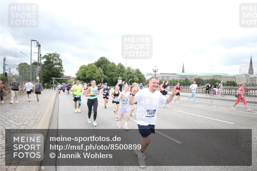 29.06.2025 - hella hamburg halbmarathon Jannik Wohlers http://msf.ph/oto/8500899 29.06.2025 10:57:30 Lombardsbrücke 1388, 2015, 2451, 2567, 2900, 3644, 3936, 4059, 4429, 5676, 6316, 6337, 6916, 7193, 7556, 7977, 7990, 8159, 8474, 8713, 8773, 9059, 9180, 9394, 9398, 9436, 9481, 9613, 9832, 9840, 10070, 10352, 10380, 10461, 10513, 10551, 10560, 10578, 10629, 10630, 10737, 10912, 11013, 11026, 11193, 11263, 11266, 11267, 11353, 11377, 11392, 11732, 12122, 13176, 13352, 13358, 13364, 13553, 13804, 13882, 14290, 14453, 14507, 14685, 15510, 15552, 15800, 15956, 16082 meine-sportfotos.de