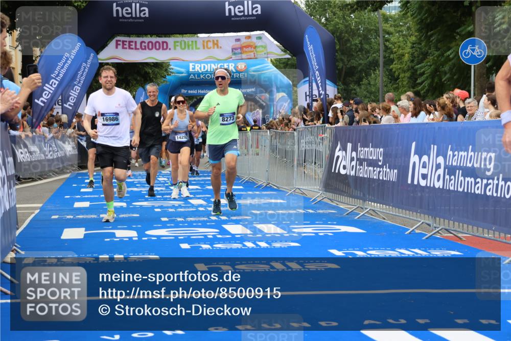 29.06.2025 - hella hamburg halbmarathon Strokosch-Dieckow http://msf.ph/oto/8500915 29.06.2025 10:53:09 Ziel 2111, 2208, 3059, 3258, 4121, 7383, 7864, 8273, 8361, 8587, 9142, 9537, 12875, 14323, 15179, 16929, 16986, 19208 meine-sportfotos.de