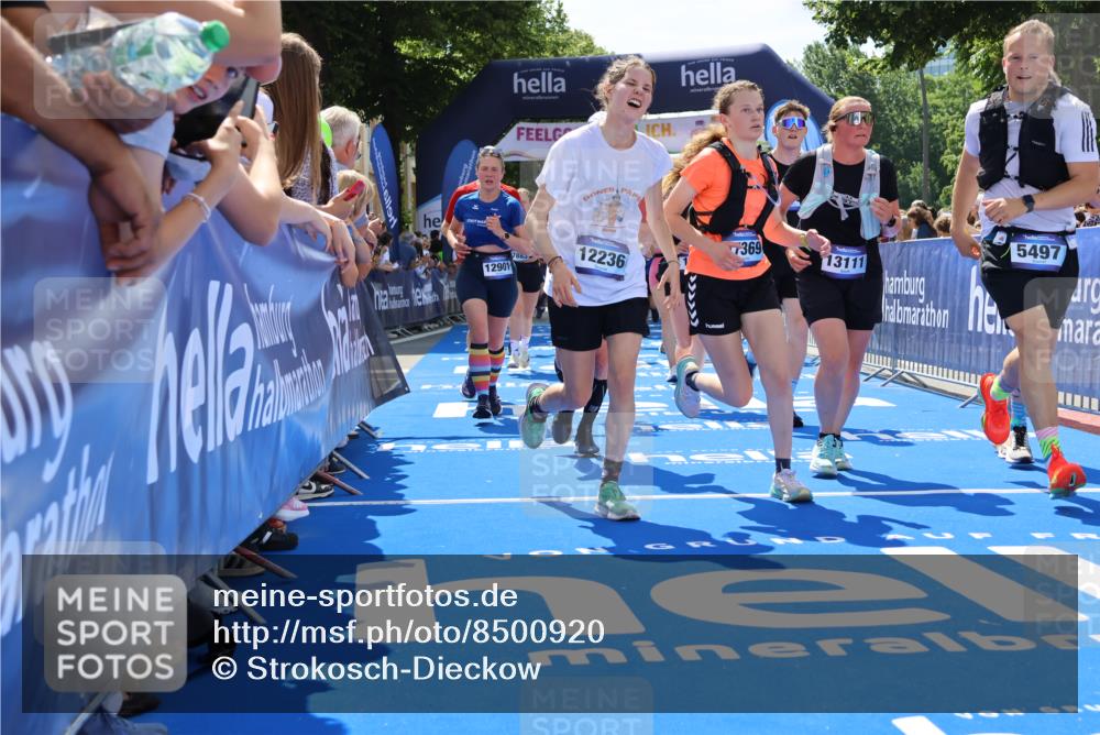 29.06.2025 - hella hamburg halbmarathon Strokosch-Dieckow http://msf.ph/oto/8500920 29.06.2025 11:34:50 Ziel 1078, 1497, 1557, 2280, 2477, 2827, 3230, 3239, 3311, 3958, 4372, 4555, 4624, 5246, 5497, 8715, 11697, 11928, 12236, 12901, 13111, 13113, 14014, 14112, 14632, 15912, 15951, 15957, 16238, 16570, 17135, 17369, 17389, 17883 meine-sportfotos.de