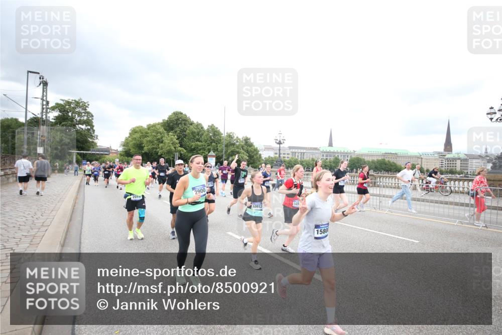 29.06.2025 - hella hamburg halbmarathon Jannik Wohlers http://msf.ph/oto/8500921 29.06.2025 10:57:31 Lombardsbrücke 1388, 2015, 2451, 2567, 2900, 3644, 3936, 4059, 4429, 5676, 6316, 6337, 7193, 7556, 7977, 7990, 8159, 8474, 8713, 8773, 9059, 9180, 9319, 9394, 9398, 9436, 9481, 9613, 9832, 9840, 10070, 10352, 10380, 10461, 10513, 10551, 10560, 10578, 10629, 10630, 10635, 10737, 10912, 11013, 11026, 11193, 11263, 11266, 11267, 11353, 11377, 11392, 11732, 12122, 13176, 13352, 13358, 13364, 13553, 13804, 13882, 14290, 14453, 14507, 14685, 15510, 15552, 15800, 15956, 16082, 16349 meine-sportfotos.de