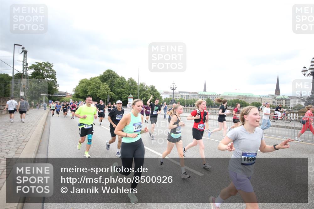 29.06.2025 - hella hamburg halbmarathon Jannik Wohlers http://msf.ph/oto/8500926 29.06.2025 10:57:31 Lombardsbrücke 1388, 2015, 2451, 2567, 2900, 3644, 3936, 4059, 4429, 5676, 6316, 6337, 7193, 7556, 7977, 7990, 8159, 8474, 8713, 8773, 9059, 9180, 9319, 9394, 9398, 9436, 9481, 9613, 9832, 9840, 10070, 10352, 10380, 10461, 10513, 10551, 10560, 10578, 10629, 10630, 10635, 10737, 10912, 11013, 11026, 11193, 11263, 11266, 11267, 11353, 11377, 11392, 11732, 12122, 13176, 13352, 13358, 13364, 13553, 13804, 13882, 14290, 14453, 14507, 14685, 15510, 15552, 15800, 15956, 16082, 16349 meine-sportfotos.de