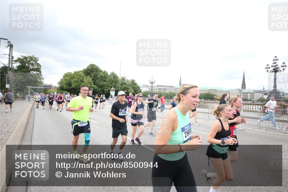 29.06.2025 - hella hamburg halbmarathon Jannik Wohlers http://msf.ph/oto/8500944 29.06.2025 10:57:32 Lombardsbrücke 1388, 2015, 2451, 2567, 2900, 3644, 3936, 4059, 4429, 5676, 6316, 6337, 7193, 7556, 7977, 7990, 8159, 8474, 8713, 8773, 9180, 9319, 9394, 9398, 9436, 9481, 9613, 9832, 9840, 10070, 10352, 10380, 10461, 10513, 10551, 10560, 10578, 10629, 10630, 10635, 10737, 10912, 11013, 11026, 11193, 11263, 11266, 11267, 11353, 11377, 11392, 11732, 12122, 13176, 13352, 13358, 13364, 13553, 13804, 13882, 14290, 14453, 14507, 14685, 15510, 15552, 15800, 15956, 16082, 16349 meine-sportfotos.de