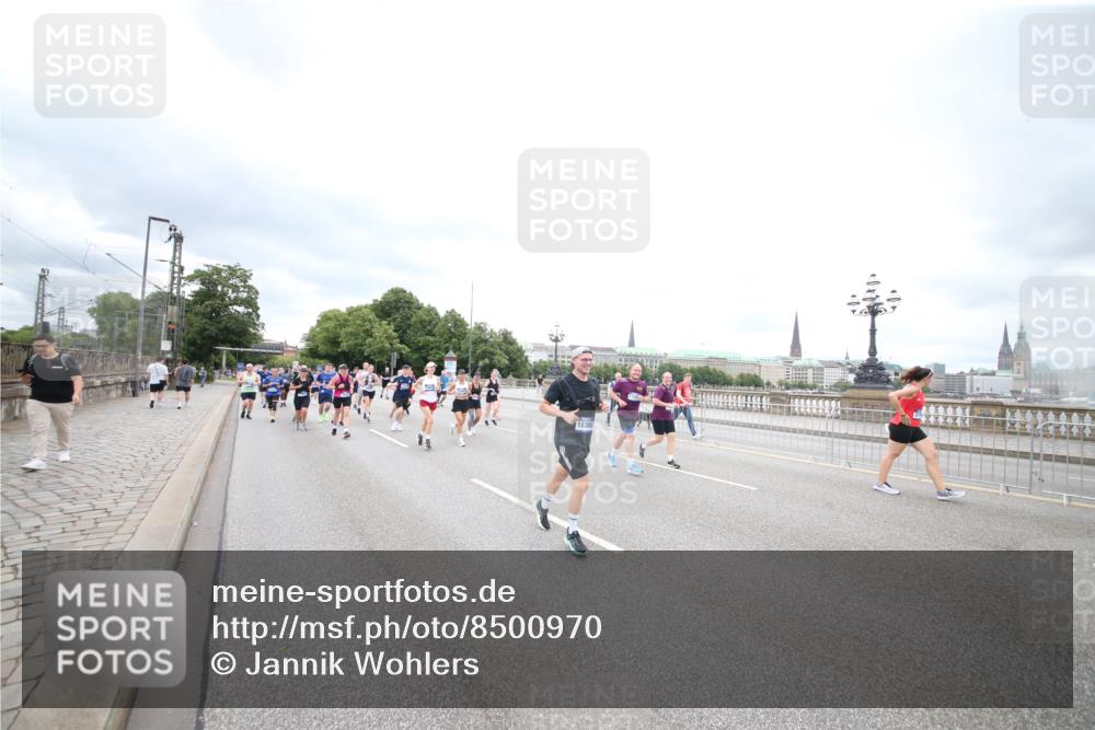 29.06.2025 - hella hamburg halbmarathon Jannik Wohlers http://msf.ph/oto/8500970 29.06.2025 10:57:34 Lombardsbrücke 1388, 2015, 2451, 2900, 3644, 3936, 4059, 4429, 5676, 6316, 6337, 7193, 7556, 7977, 7990, 8159, 8474, 8512, 8713, 8773, 9180, 9319, 9394, 9398, 9436, 9481, 9832, 10352, 10380, 10461, 10513, 10560, 10578, 10629, 10630, 10635, 10737, 10912, 11013, 11037, 11193, 11263, 11266, 11267, 11353, 11392, 11615, 11636, 11732, 12122, 13176, 13352, 13358, 13364, 13553, 13804, 13882, 14290, 14453, 14507, 14685, 15282, 15510, 15552, 15800, 16082, 16349 meine-sportfotos.de