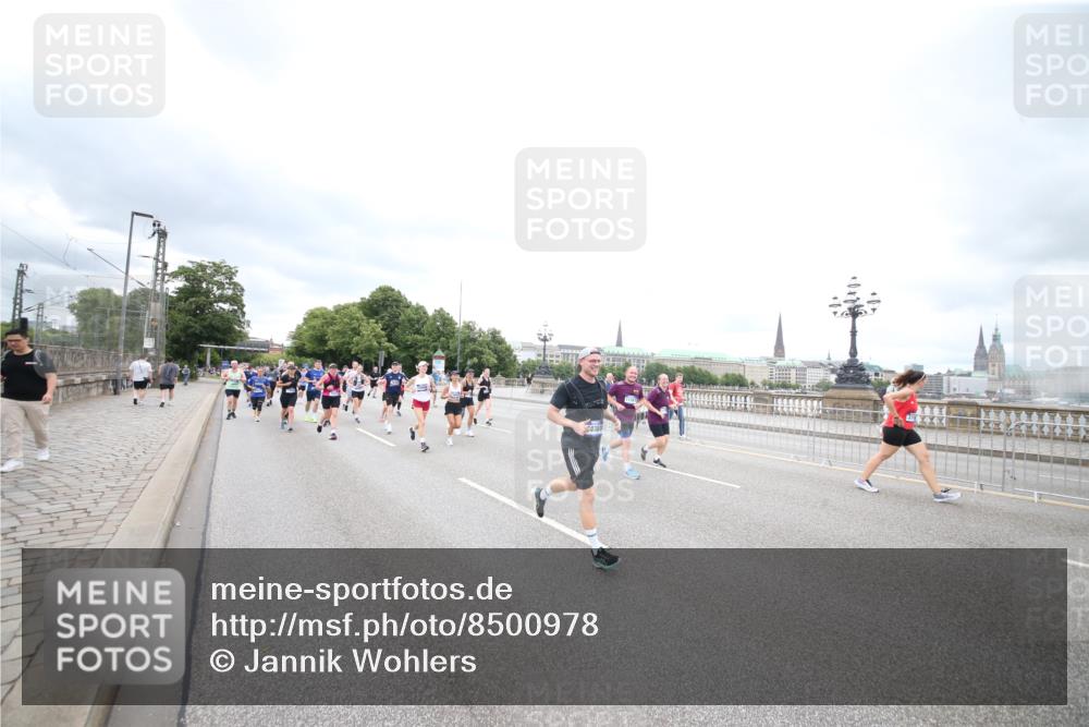 29.06.2025 - hella hamburg halbmarathon Jannik Wohlers http://msf.ph/oto/8500978 29.06.2025 10:57:34 Lombardsbrücke 1388, 2015, 2451, 2900, 3644, 3936, 4059, 4429, 5676, 6316, 6337, 7193, 7556, 7977, 7990, 8159, 8474, 8512, 8713, 8773, 9180, 9319, 9394, 9398, 9436, 9481, 9832, 10352, 10380, 10461, 10513, 10560, 10578, 10629, 10630, 10635, 10737, 10912, 11013, 11037, 11193, 11263, 11266, 11267, 11353, 11392, 11615, 11636, 11732, 12122, 13176, 13352, 13358, 13364, 13553, 13804, 13882, 14290, 14453, 14507, 14685, 15282, 15510, 15552, 15800, 16082, 16349 meine-sportfotos.de