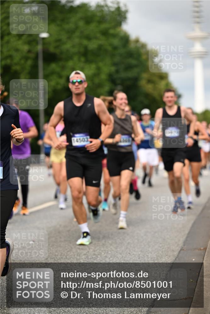 29.06.2025 - hella hamburg halbmarathon Dr. Thomas Lammeyer http://msf.ph/oto/8501001 29.06.2025 10:24:52 Kennedybrücke 1011, 1154, 1471, 2053, 2064, 2101, 2834, 2923, 3781, 3842, 4154, 4166, 4288, 4754, 4869, 5181, 5811, 5812, 6608, 6844, 6951, 7131, 8025, 8113, 8146, 8724, 8738, 8940, 9005, 9011, 9236, 9873, 9981, 10039, 10041, 10350, 10585, 10613, 10647, 10754, 11100, 11145 meine-sportfotos.de