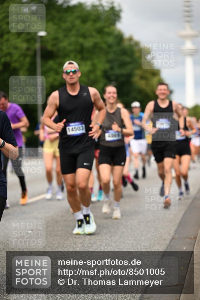 29.06.2025 - hella hamburg halbmarathon Dr. Thomas Lammeyer http://msf.ph/oto/8501005 29.06.2025 10:24:52 Kennedybrücke 1011, 1154, 1471, 2053, 2064, 2101, 2834, 2923, 3781, 3842, 4154, 4166, 4288, 4754, 4869, 5181, 5811, 5812, 6608, 6844, 6951, 7131, 8025, 8113, 8146, 8724, 8738, 8940, 9005, 9011, 9236, 9873, 9981, 10039, 10041, 10350, 10585, 10613, 10647, 10754, 11100, 11145 meine-sportfotos.de