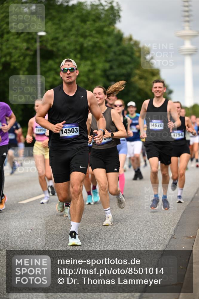 29.06.2025 - hella hamburg halbmarathon Dr. Thomas Lammeyer http://msf.ph/oto/8501014 29.06.2025 10:24:52 Kennedybrücke 1011, 1154, 1471, 2053, 2064, 2101, 2834, 2923, 3781, 3842, 4154, 4166, 4288, 4754, 4869, 5181, 5811, 5812, 6608, 6844, 6951, 7131, 8025, 8113, 8146, 8724, 8738, 8940, 9005, 9011, 9236, 9873, 9981, 10039, 10041, 10350, 10585, 10613, 10647, 10754, 11100, 11145 meine-sportfotos.de