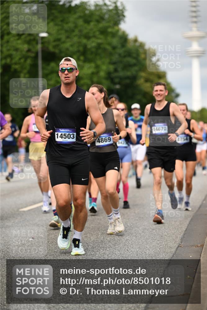 29.06.2025 - hella hamburg halbmarathon Dr. Thomas Lammeyer http://msf.ph/oto/8501018 29.06.2025 10:24:52 Kennedybrücke 1011, 1154, 1471, 2053, 2064, 2101, 2834, 2923, 3781, 3842, 4154, 4166, 4288, 4754, 4869, 5181, 5811, 5812, 6608, 6844, 6951, 7131, 8025, 8113, 8146, 8724, 8738, 8940, 9005, 9011, 9236, 9873, 9981, 10039, 10041, 10350, 10585, 10613, 10647, 10754, 11100, 11145 meine-sportfotos.de