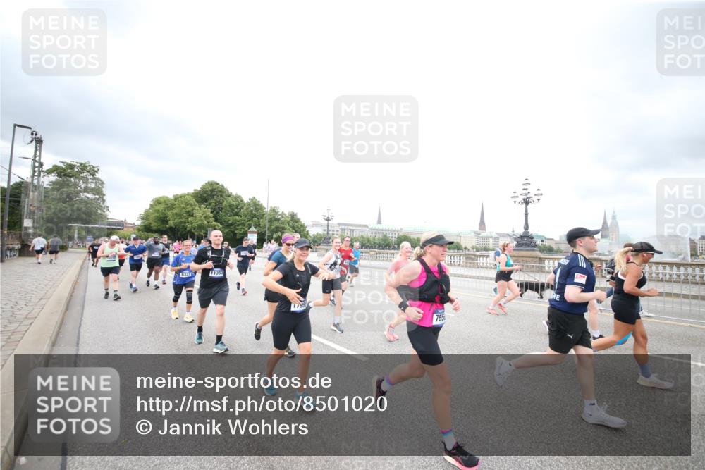 29.06.2025 - hella hamburg halbmarathon Jannik Wohlers http://msf.ph/oto/8501020 29.06.2025 10:57:38 Lombardsbrücke 1388, 2169, 2273, 2275, 2900, 3644, 3936, 4429, 5676, 6316, 6337, 7193, 7556, 7783, 7977, 7990, 8439, 8440, 8441, 8442, 8474, 8512, 8713, 8773, 8888, 9180, 9319, 9398, 9436, 9481, 9832, 10058, 10380, 10560, 10635, 10737, 10912, 11037, 11263, 11266, 11267, 11353, 11392, 11615, 11636, 11732, 12122, 13176, 13218, 13352, 13358, 13364, 13553, 13804, 14290, 14453, 14507, 14533, 14634, 14685, 15282, 15510, 15552, 15800, 15916, 16329, 16349, 17881 meine-sportfotos.de